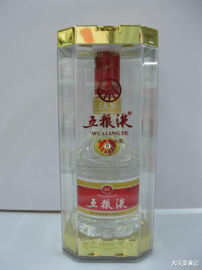 废钢 为啥五粮液用透明瓶子装，名声赫赫的茅台却不行？内行告诉你真相