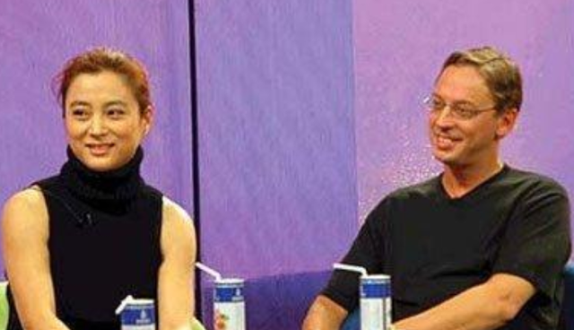 夏洛|58岁李玲玉与王为念同框！当面拆穿谎言太尴尬，翻白眼潇洒离去！