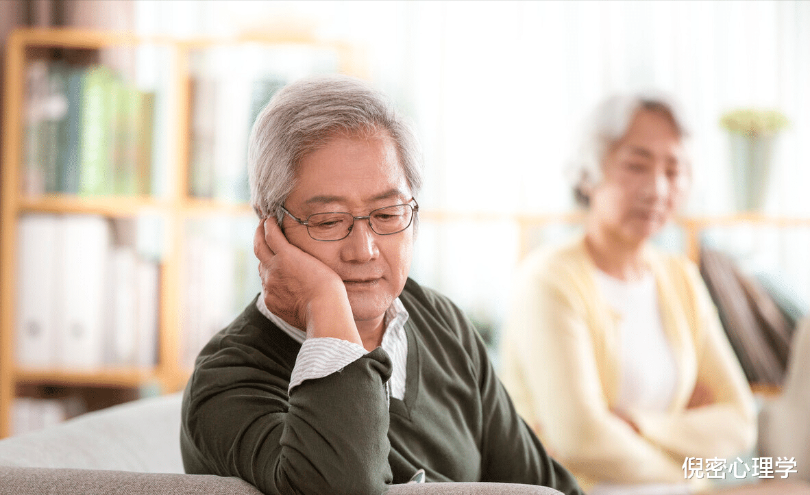 倪密心理学|AA制生活了35年，丈夫接母亲来养老，大妈：想让我照顾，没门