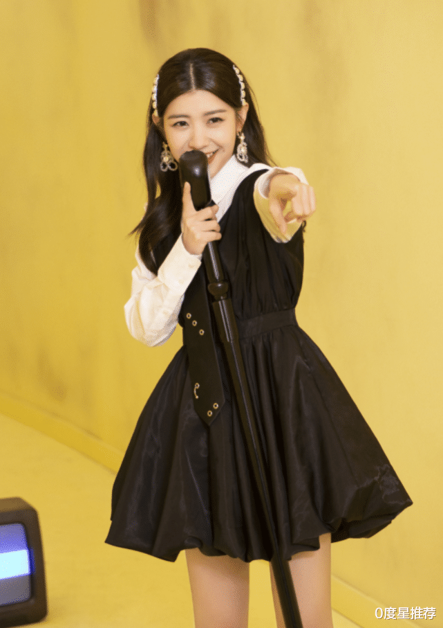 张继科|赖美云为显腿长放大招，脚踩15厘米\香烟鞋\，脚背都快凹成90度了