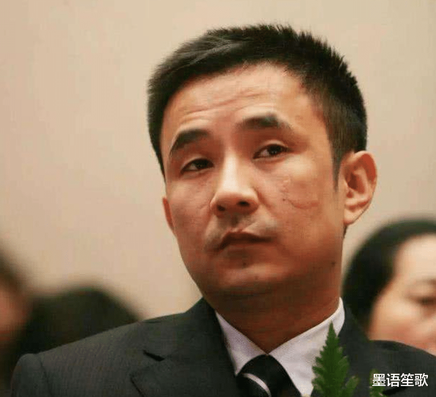 明星|欠下八百多亿逃往国外，带走一女明星和61个亿，父亲下葬都没回来