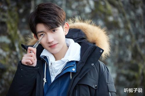 向往的生活|《向往的生活》翻车？男嘉宾做客无所事事，还躺在床上抽电子烟