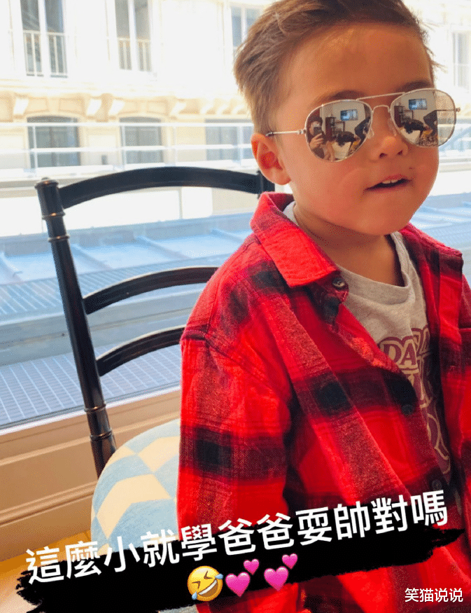 徐冬冬|周杰伦晒儿子怼脸照片，罗密欧神态酒窝与其父如出一辙，网友评像在看周董幼时照！