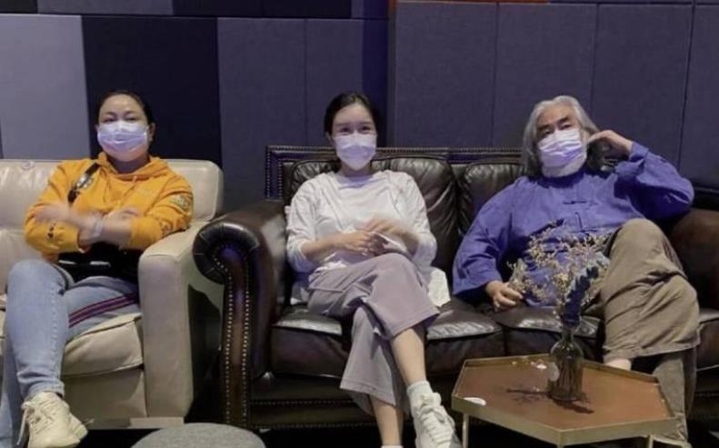 吴倩|张纪中与小31岁娇妻晒幸福，杜星霖被疑怀三胎，小腹微隆走路不稳