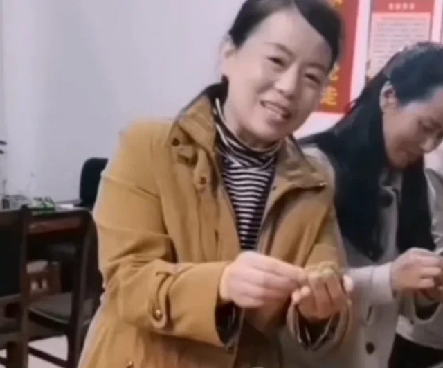 |郭威回九江认亲：并亲自下厨做菜，许妈现在很幸福、网友哭着笑了