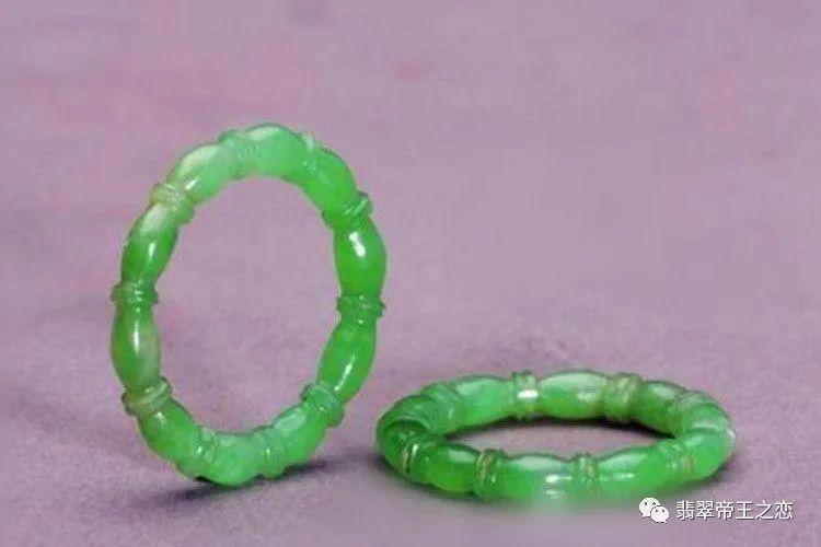 翡翠|翡翠冠镯，什么是冠镯？看看就知道了！