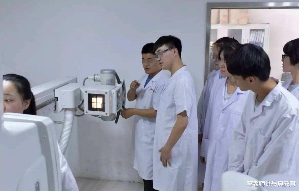 大学生|假如将教师、公务员、医生三种职业互换，会是怎样的一种局面？