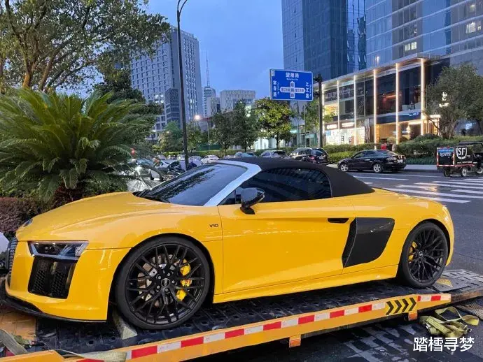 迪丽热巴|女主播“小蝶”跳舞漏点，被永久封禁！锦鲤哥：这帮娘们是啥都敢啊！