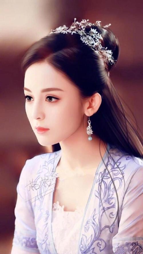 古力娜扎|29岁古力娜扎在房车热舞：半透明针织衫尽显“沙漏身材”