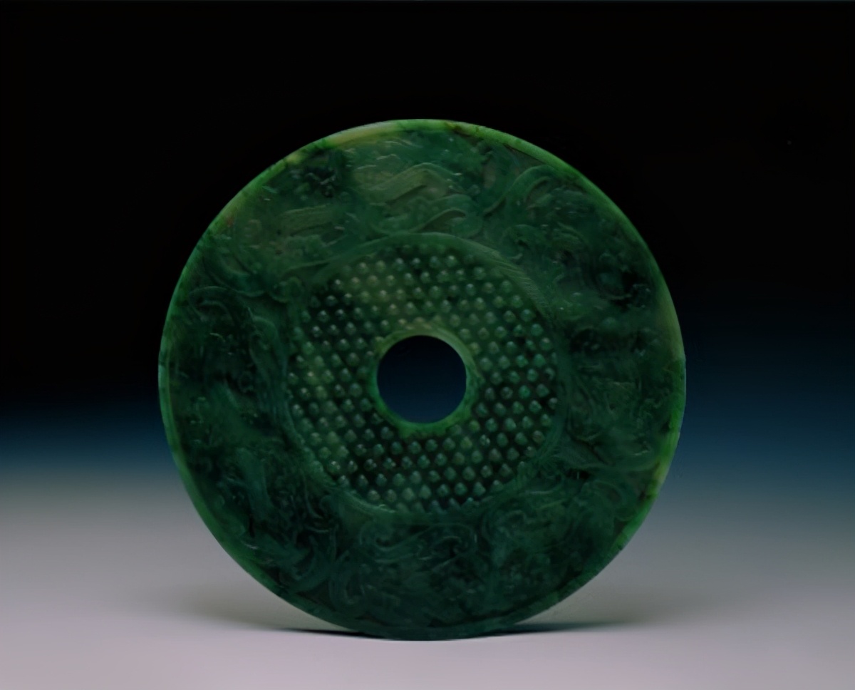 |清宫造办处的仿古玉器为什么要用碧玉？这一秘密竟藏在青铜器中