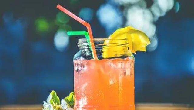 长脖子爸比说|十店九亏的网红产业，每天仍有上万新玩家入场，消费者的钱呢？