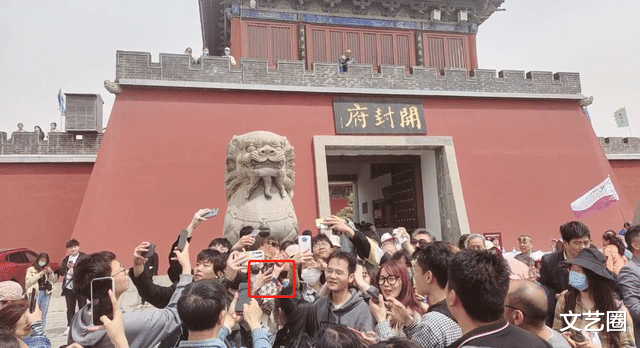 肖战|网红郭老师怒骂丁真：20多岁不会说话还装可爱，是个三脚踹不出屁的哑巴