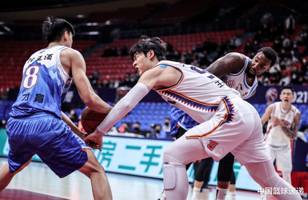 陶汉林|CBA焦点战，上海再战新疆，王哲林对位38+18大外援，胜负有悬念！