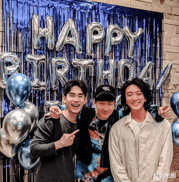 董子健|网友自称遭林俊杰冷暴力，发上百条短信不回，在新加坡傻等1个月