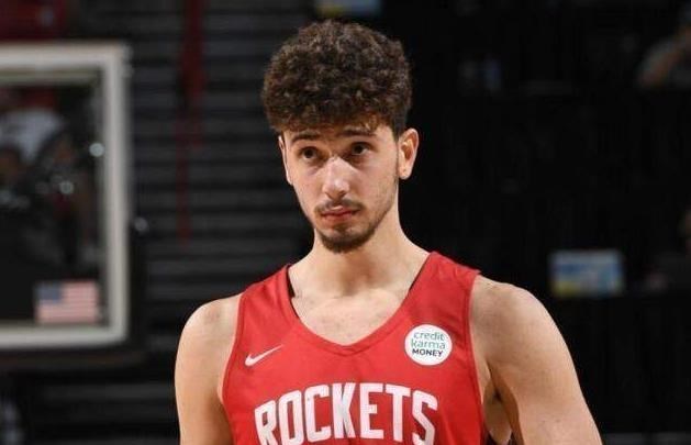 二哥 2首轮换来15+12猛将！火箭交易又赚了！