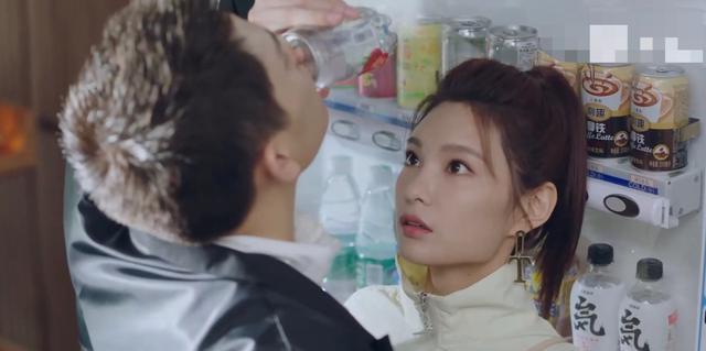 姐弟恋|又一姐弟恋神剧逆袭成黑马，刚开播热度登顶，追剧追到停不下来！