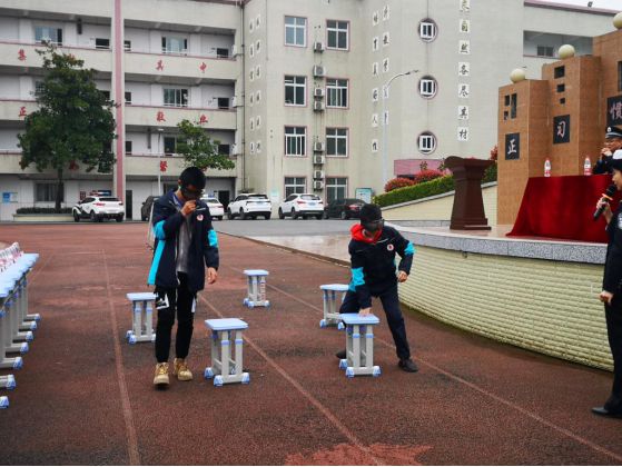 重庆禁毒在线 渝北区禁毒办深入辖区开展学雷锋志愿服务活动