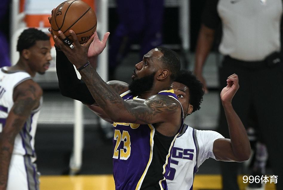 威斯布魯克|威少300次三雙，庫里4000三分，詹姆斯4萬分，哪個更有可能達成？