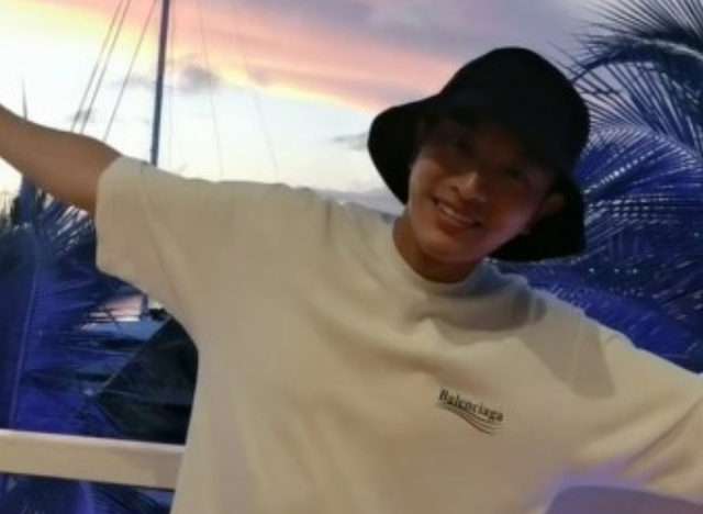 情窦初开的青春|李小璐纪念日发文:“很想你”,贾乃亮回怼:“理发半小时”