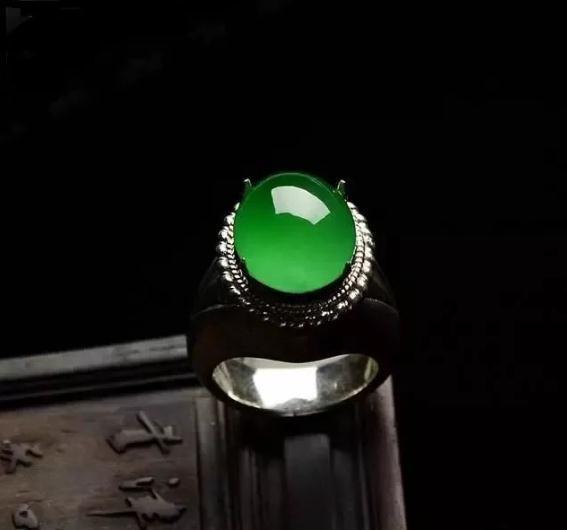 翡翠|他的藏品耗时7天拍了8.16亿元,唯独那枚顶级翡翠戒指去向成谜!