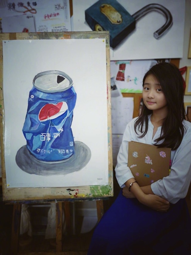 宋祖儿|多多平安夜晒与妈妈合影，嘟嘴卖萌颜值高，做圣诞小制作心灵手巧