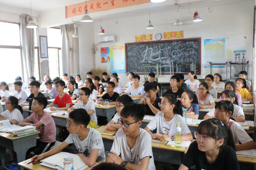 大树说教育|清华大学有颜有才的副教授,被称为数学天才,和北大韦神难分伯仲