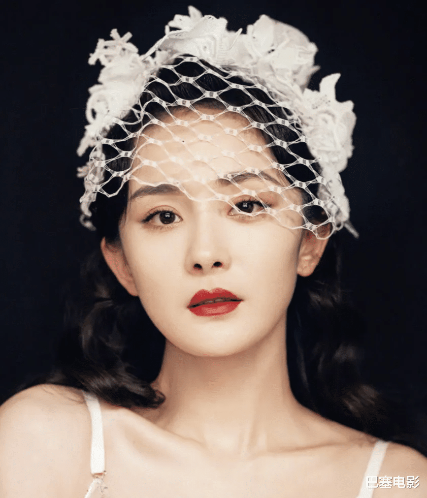 童瑶|2021惊艳红毯：童瑶“惹火”，杨幂、刘雯鲨疯了，鞠婧祎美得意外