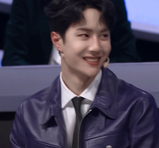 王一博|王一博献礼剧发型引争议，抛偶像包袱，发际线说明他的身体状况