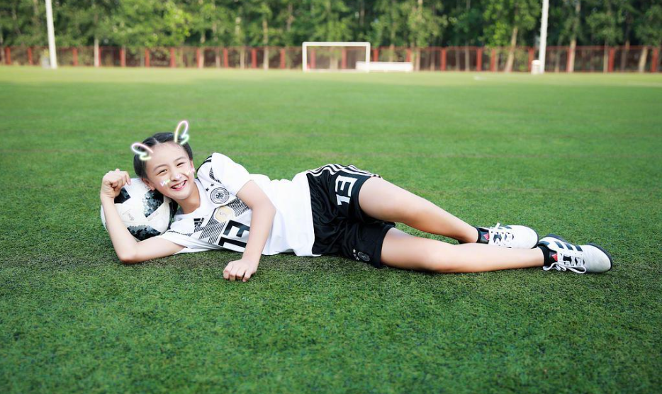 田雨橙|有种“发育过猛”叫森碟，12岁身高1米7，一双大长腿太吸睛