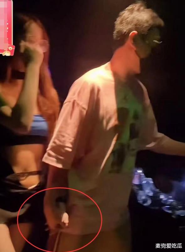 阿Sa|王思聪新女友曝光？十指紧扣出酒吧，女方身材壮实遭吐槽