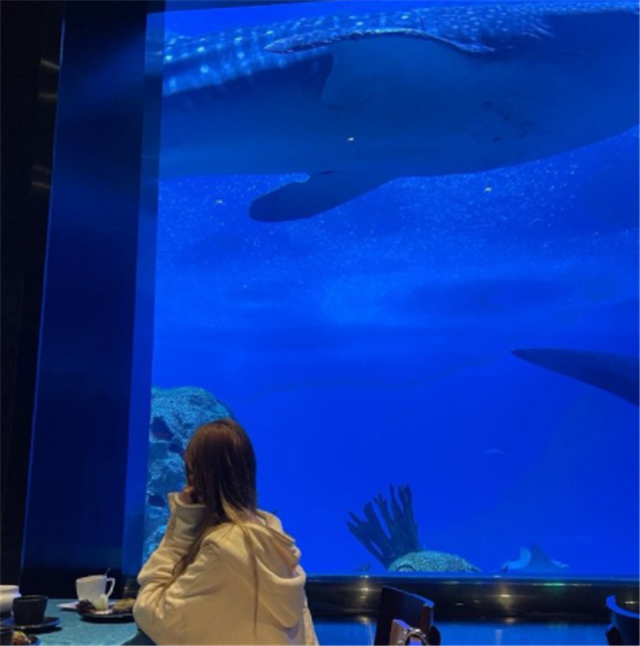 |腐团儿晒出温泉度假照，这才是她的真实模样？比开播时还要美