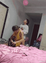 搞笑神回复|搞笑GIF趣图：用头开西瓜的男人