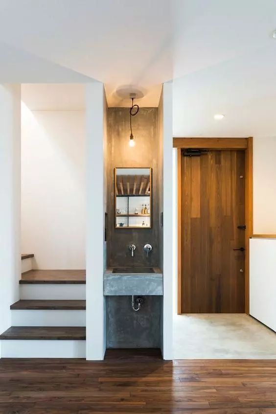 |不比不知道，日本人都把楼梯装到玄关处了，还怕老婆嫌楼梯占地方？