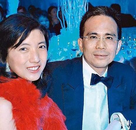 李嘉诚 爷爷留几千亿，父亲接班一年就亏光一半，他却还有20年才能接班