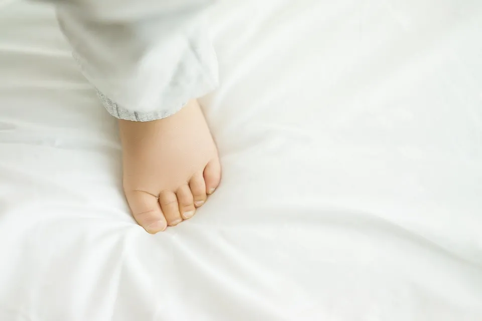 婴幼儿常识|国药育儿知识：宝宝这样走路，可能不正常！