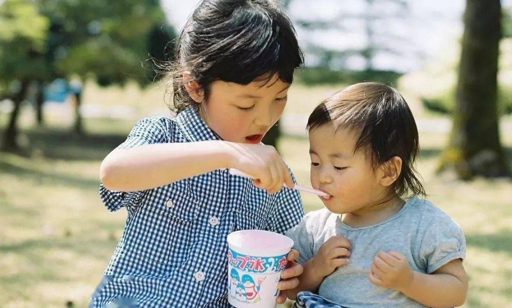 糖果的妈妈|夏天常吃冰淇淋的孩子和很少吃雪糕的娃，差别有多大？爸妈需注意