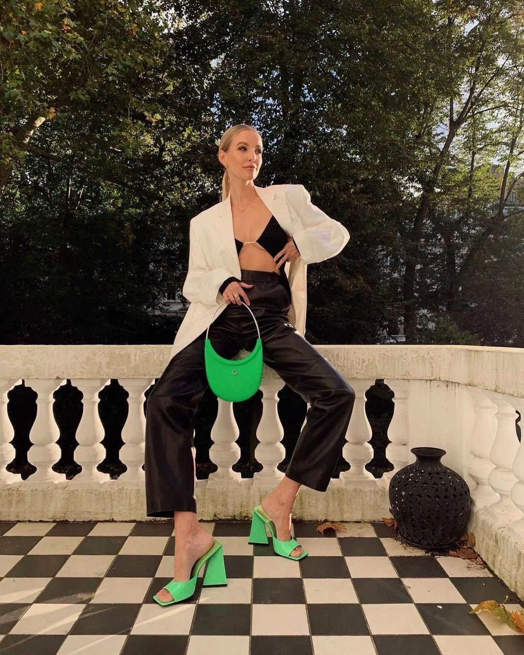 时尚圈的奇葩大喵 卡戴珊连脸都不要了?为迎合年轻审美付出太多,从远处看也很显眼