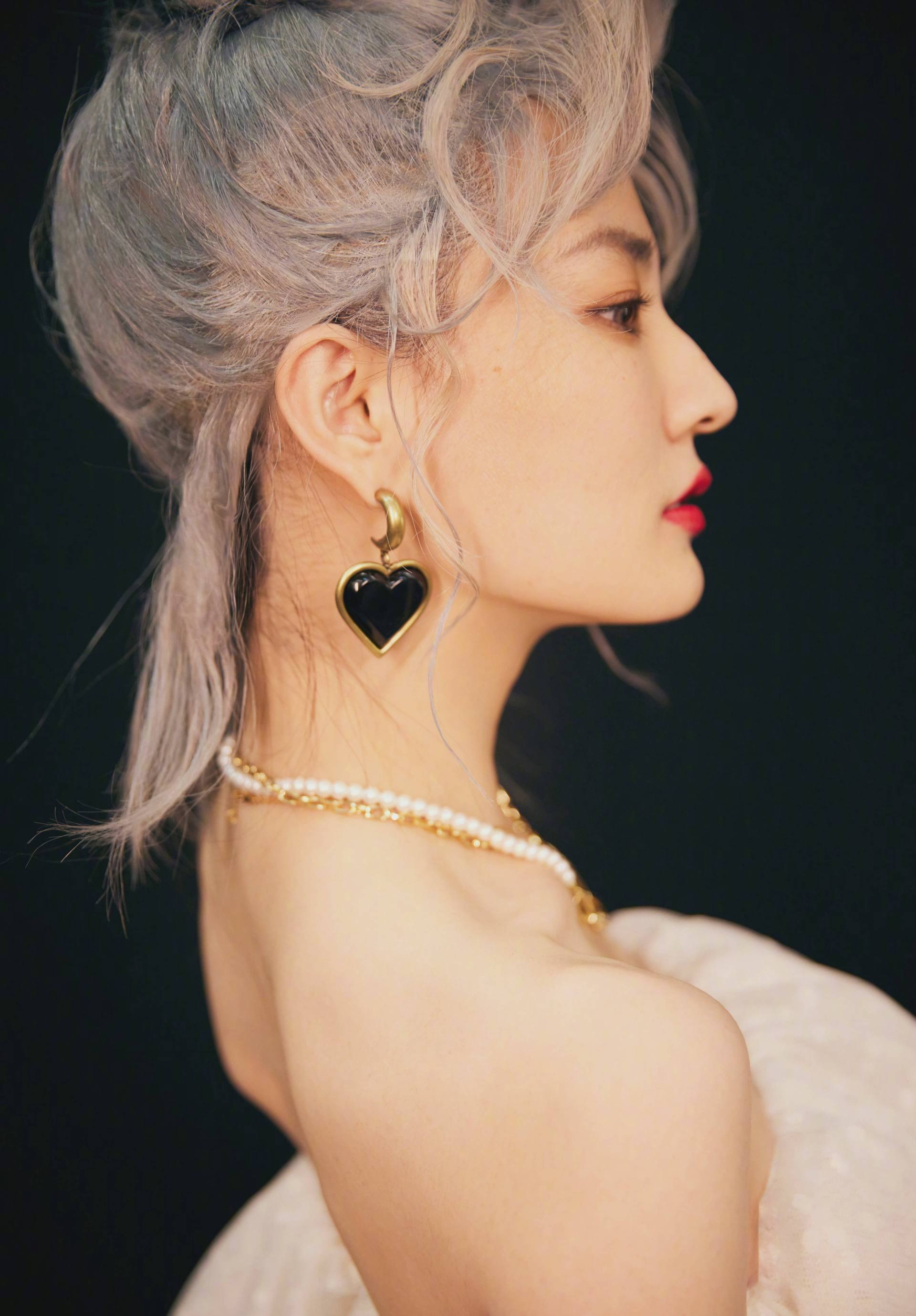 穿衣搭配|徐璐从穿搭到发型再到妆容,时尚高级很有特色,你爱了吗