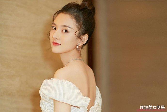 宋祖儿|23岁宋祖儿，清新可人身材饱满，甜美小妹越来越性感了！