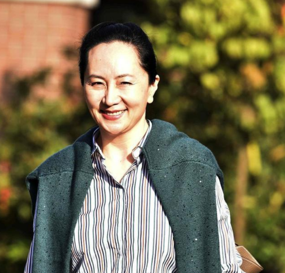 毛衣|孟晚舟罕见换发型，遮住发际线瞬间年轻10岁，重整面貌迎接新结局