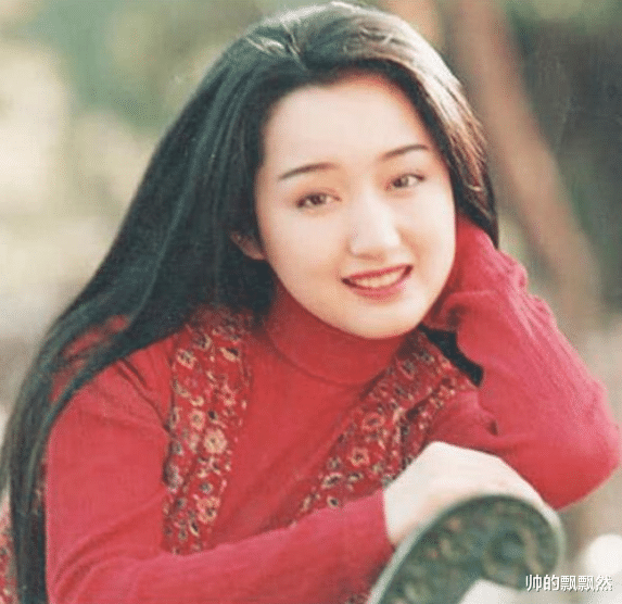 杨钰莹|杨钰莹，一代“甜歌皇后”的堕落史，太可惜了