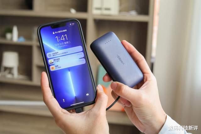 充電寶|體積小充電快，出門不帶線：這可能是蘋果用戶體驗最好的充電寶