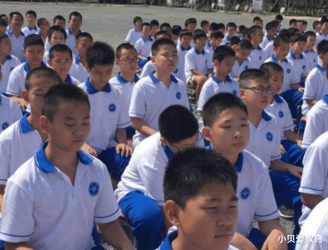 杨紫 初中生的“标准发型”出炉，男生有兵哥哥的气质，女生丑得想哭