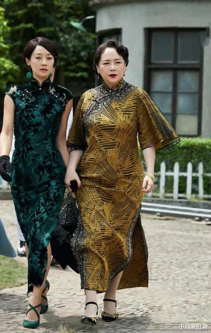 小润爱时尚 63岁恬妞老年发福也时髦，穿西装搭乐福鞋端庄显瘦，从容服老真美
