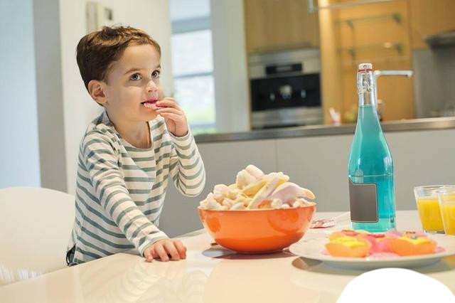 西红柿妈妈|如果宝宝有以下4种“异常”,很可能是积食了,家长要重视