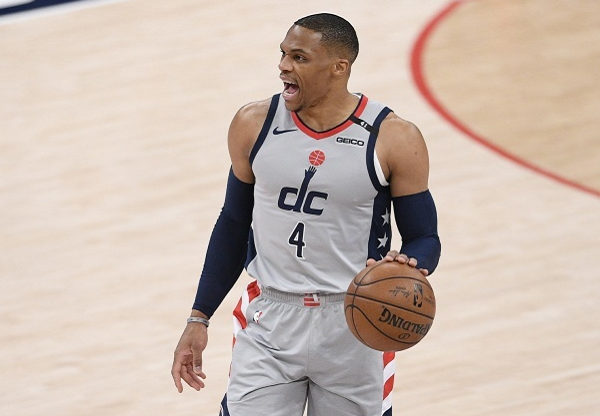 威斯布鲁克|45+21+17！威少三双创纪录，比尔坐稳得分王，浓眉26分遭羞辱！