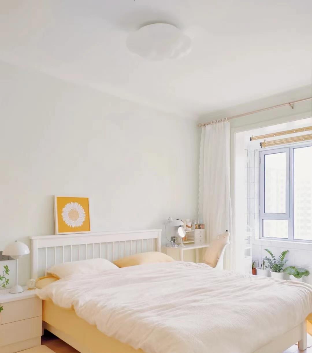 她的新家坚持“化繁为简”，全屋干净整齐且舒适