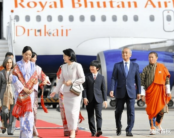 4年前，不丹二公主會見日本德仁天皇，冰山美人罕見微笑鳳眼迷人-圖8