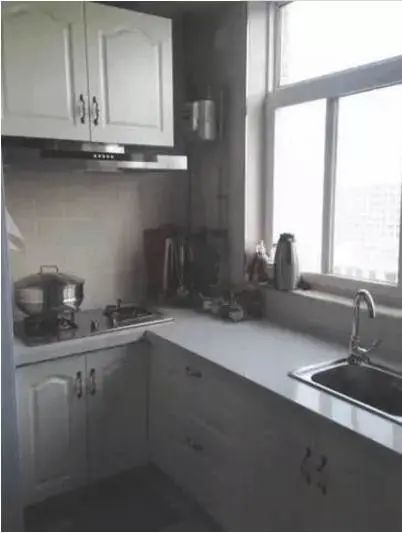 装修时尚家|晒晒在上海买的28平的新房，头顶天花板，但是我觉得很满足！