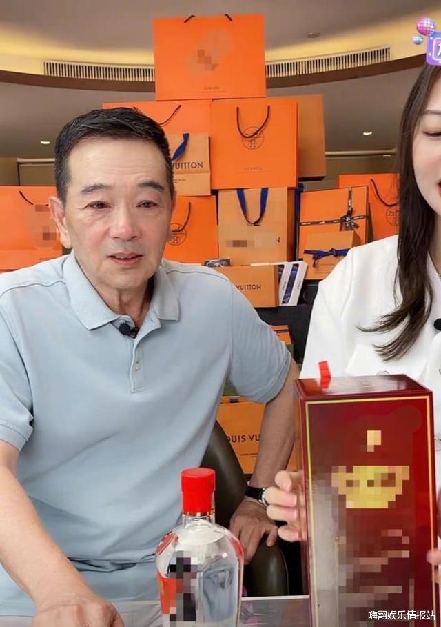 明星|88岁明星还开直播带货，老态难掩，网友留言惊呼这个妖怪是谁？